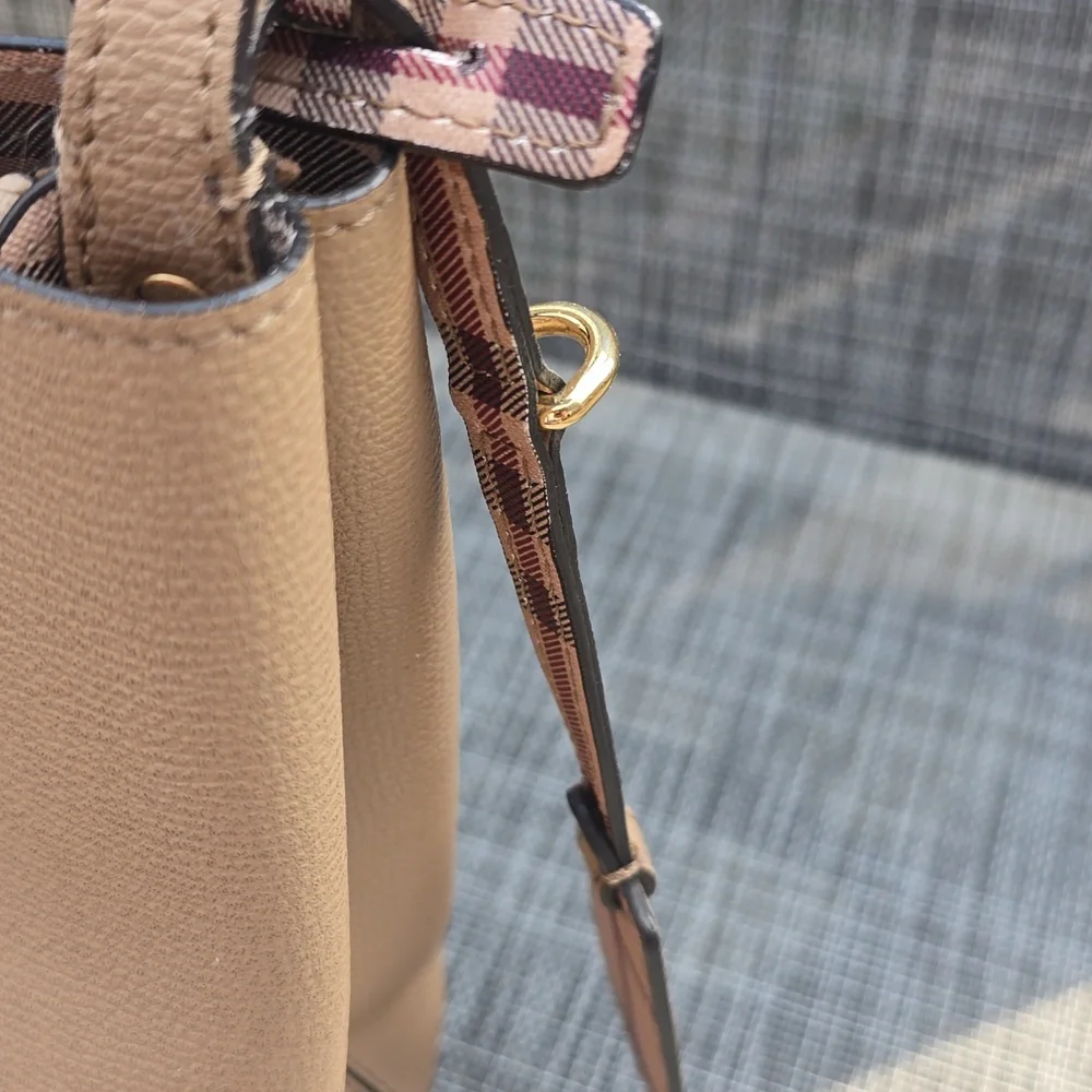 Burberry Haymarket Check Colours Small Lorne Bucket Bag Leather - Picture 4 of 15